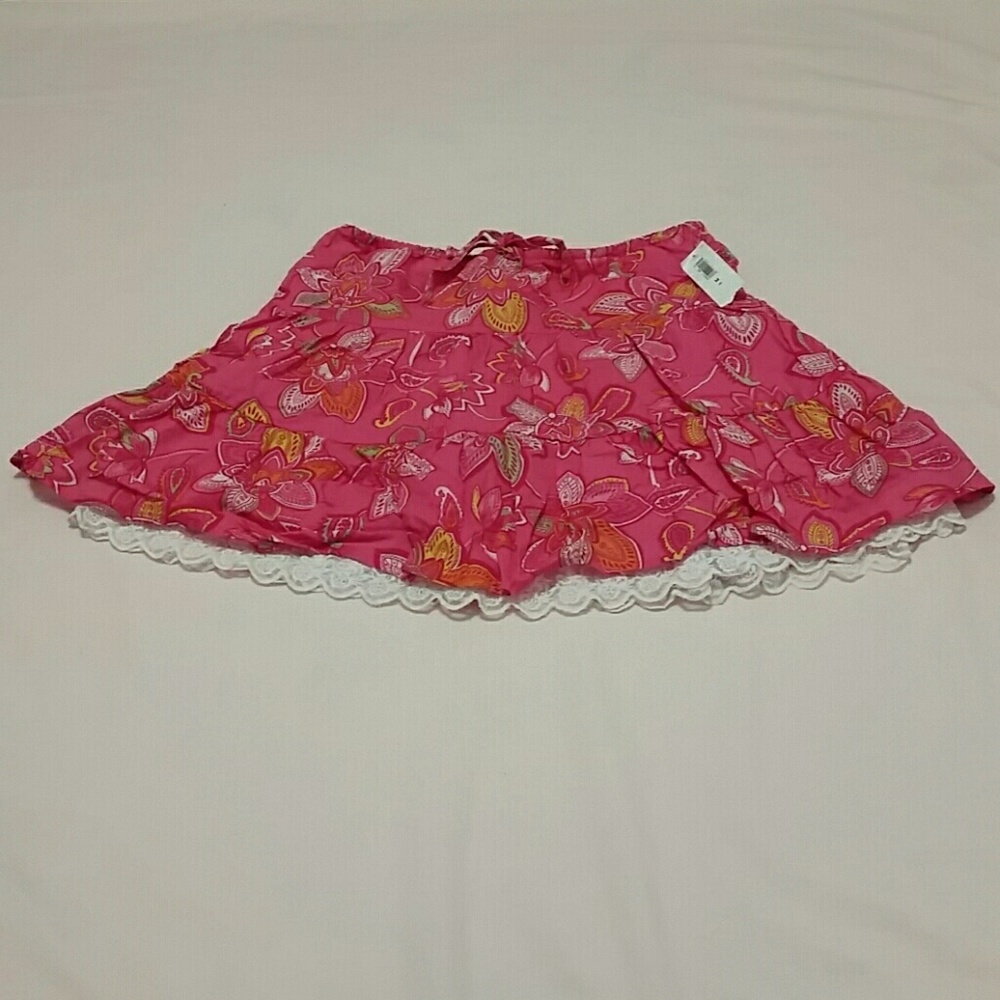 - NWT. Old Navy girl's  skirt. Size  M 8.